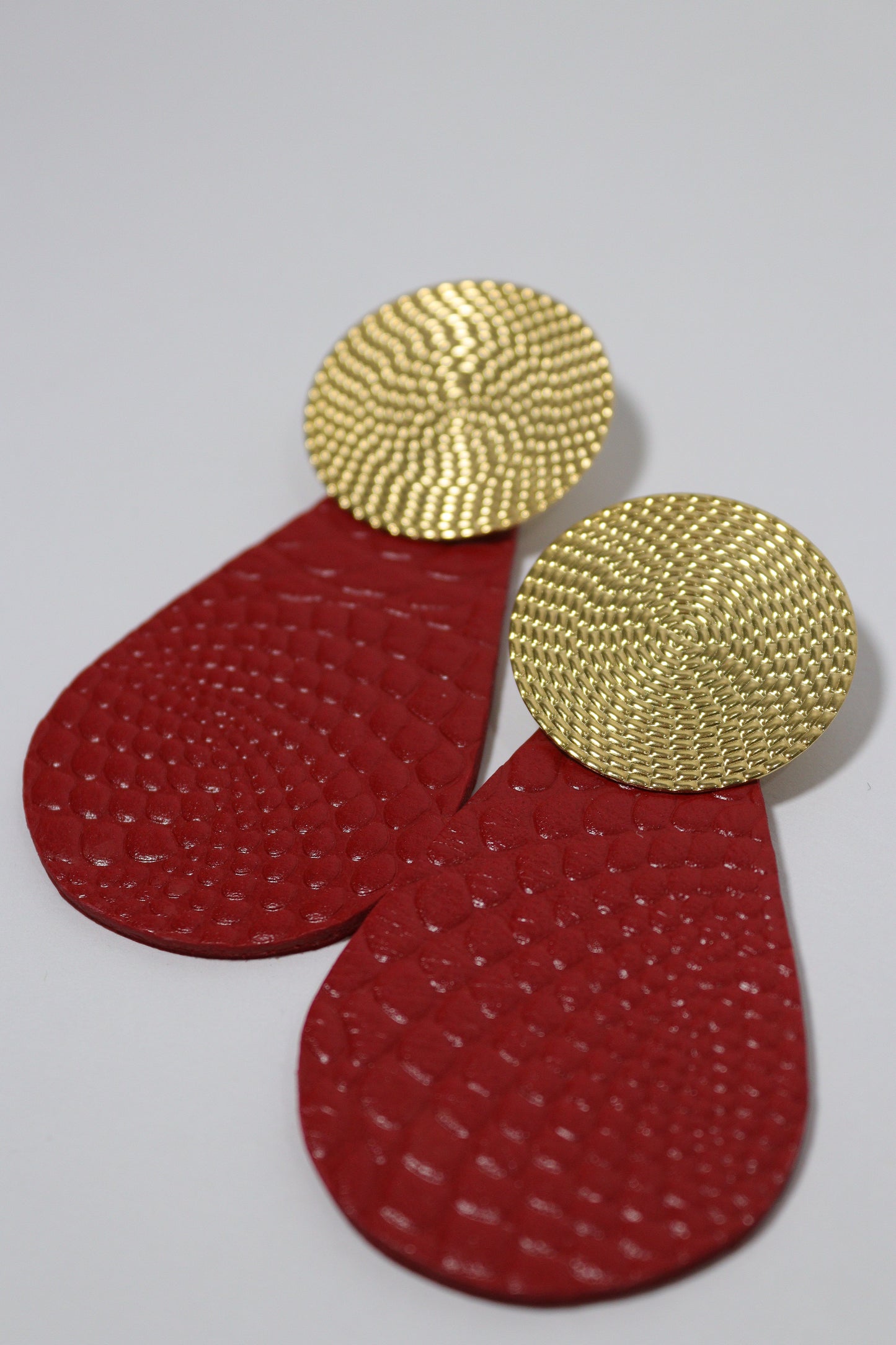 Combo Llévate 3 aretes por un solo precio. ¡Combina, luce y ahorra!
