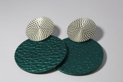Combo Llévate 3 aretes por un solo precio. ¡Combina, luce y ahorra!